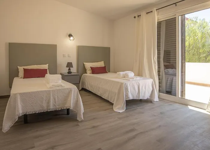 Pedro - Swimming Pool - By Bedzy